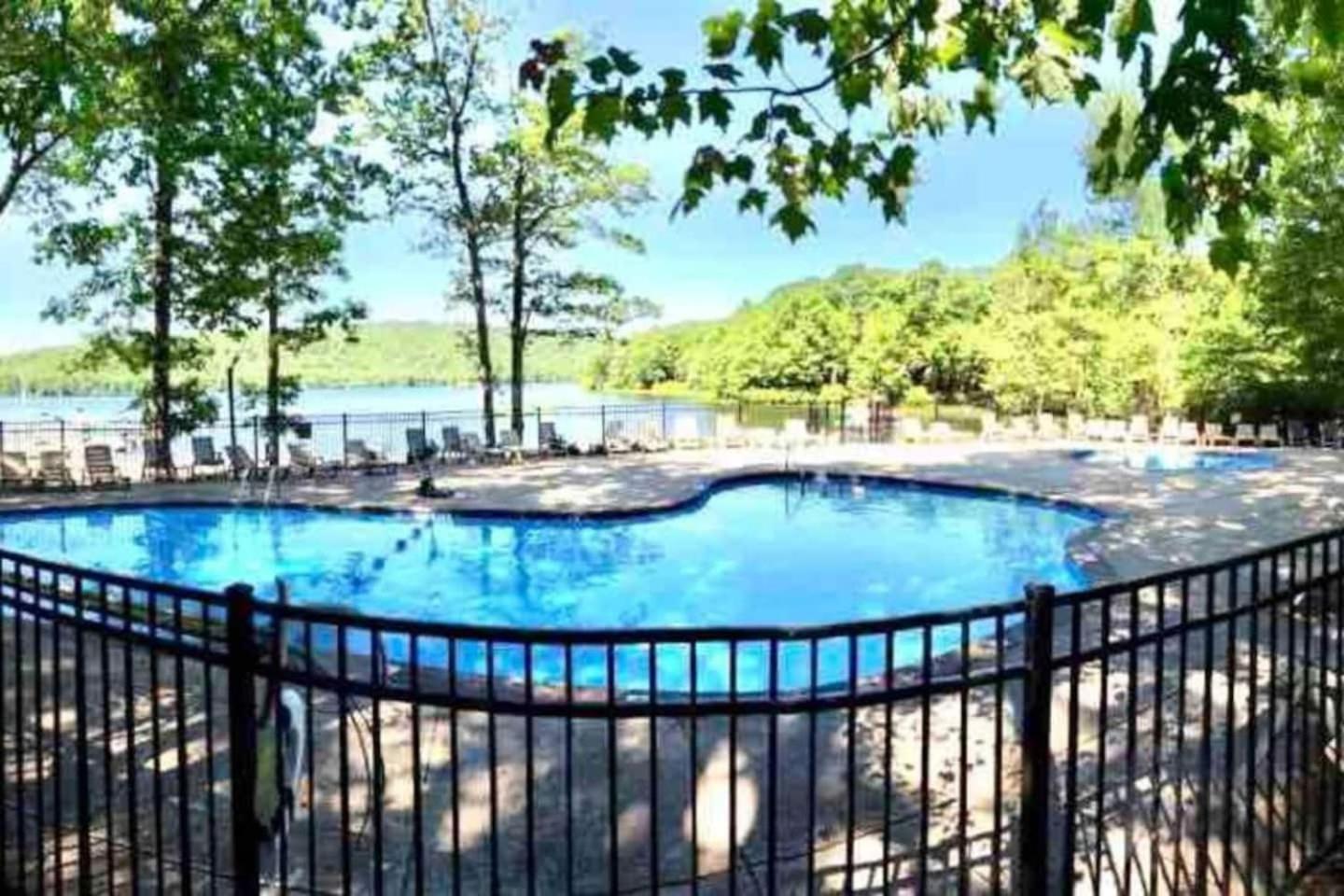 Poconos Paradise Lakeskihikewater Parkkids *